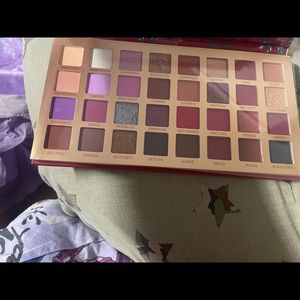 Eyeshadow palette